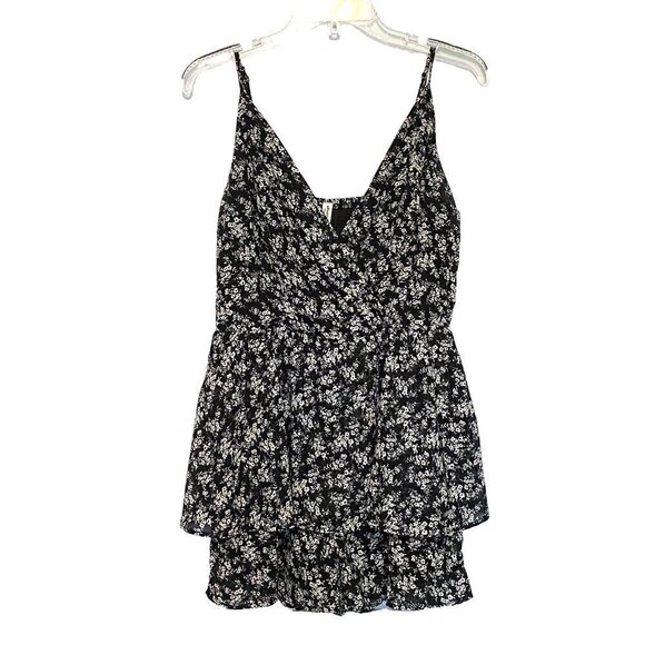 ePretty Chicago Black & White Sleeveless V-Neck Romper Women's Size Medium - Picture 1 of 9
